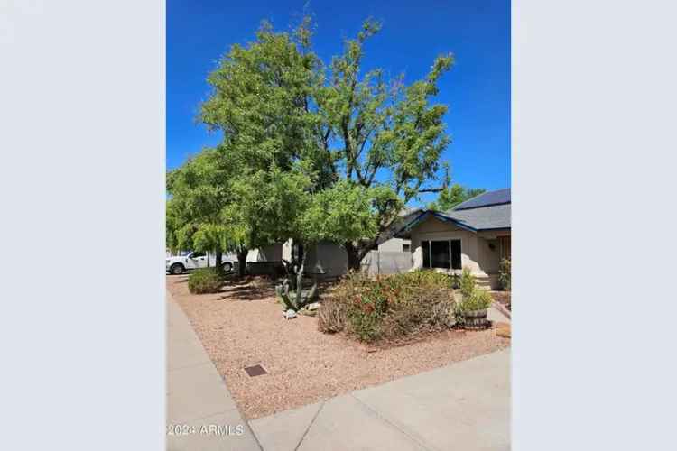 Single-family house For Sale in 8540, West Ocotillo Road, Glendale, Arizona