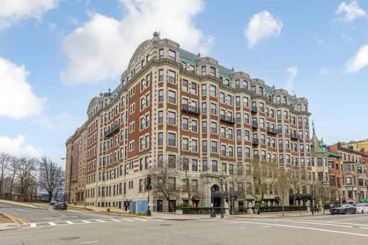 Condo For Sale in 466, Commonwealth Avenue, Boston, Massachusetts