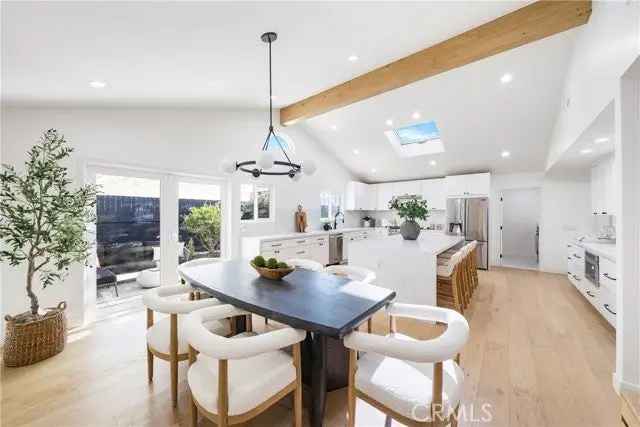 Single-family house For Sale in 15352, Stanford Lane, Huntington Beach, California