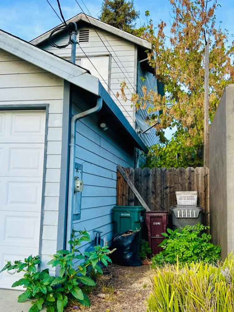 Single-family house For Sale in Oakland, California