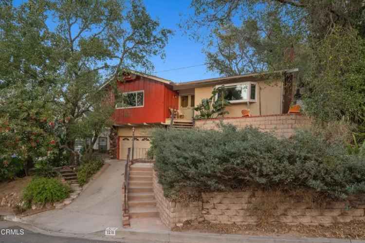 Single-family house For Sale in 3218, Vista del Mar Drive, Glendale, California