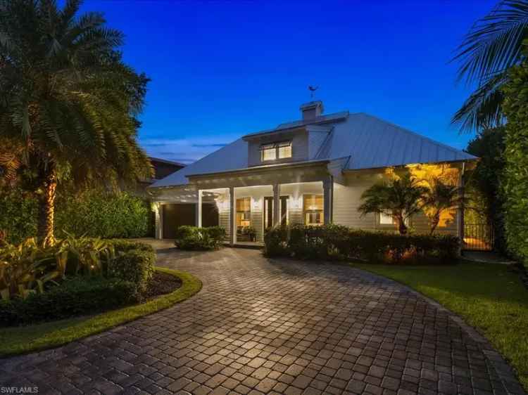 Single-family house For Sale in Naples, Florida