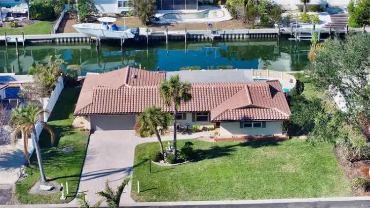 Single-family house For Sale in Longboat Key, Florida