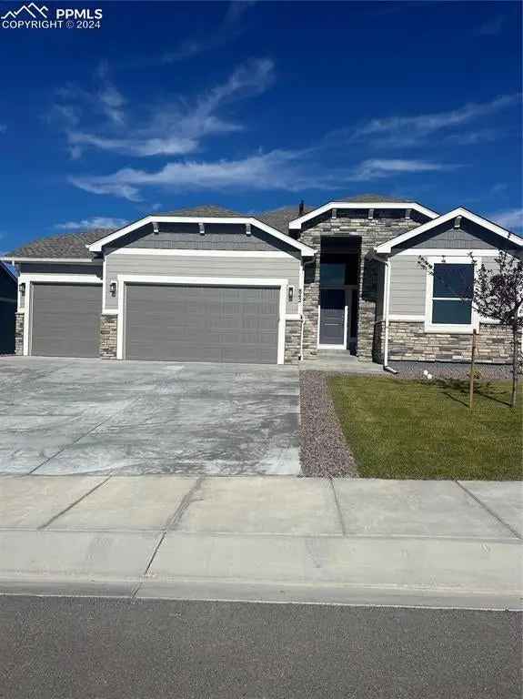 Single-family house For Sale in Monument, Colorado