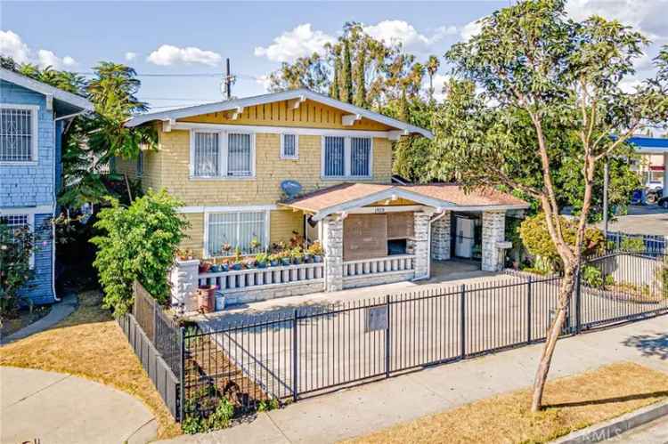 Single-family house For Sale in 1929, Crenshaw Boulevard, Los Angeles, California