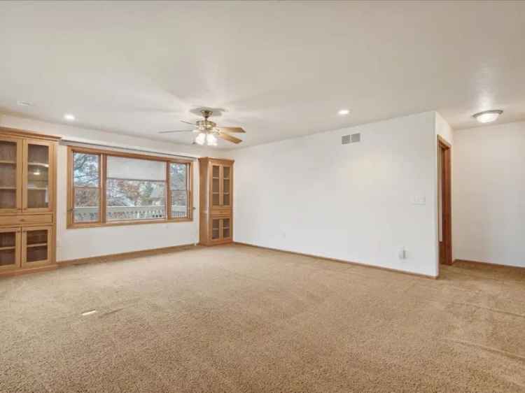 Condo For Sale in 351, 12th Avenue Southwest, Mount Vernon, Iowa