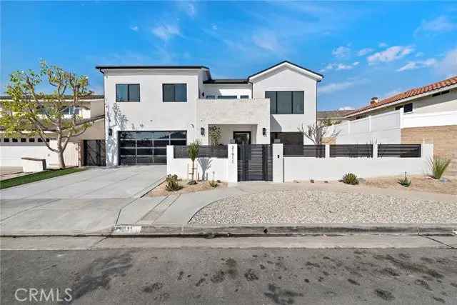 Single-family house For Sale in 21911, Summerwind Lane, Huntington Beach, California