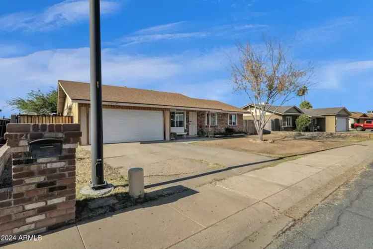 Single-family house For Sale in 710, North Poplar Street, Gilbert, Arizona