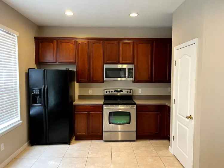 3 Bed 2.5 Bath Townhouse for Rent in East Lake Park