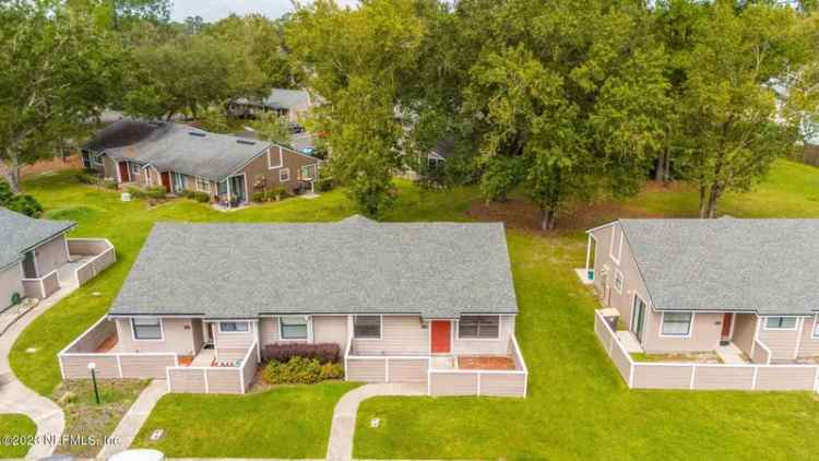 House For Sale in 8330, Derbyshire Place, Jacksonville, Florida