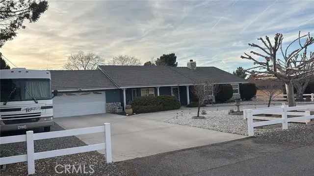 Single-family house For Sale in 7974, Oxford Avenue, Hesperia, California