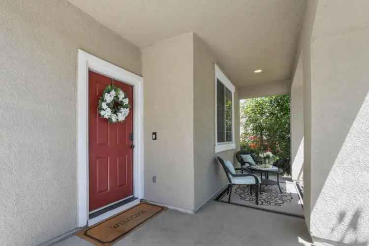 Single-family house For Sale in Elk Grove, California