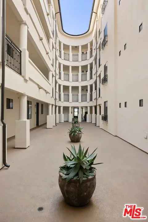 Condo For Sale in 4724, Kester Avenue, Los Angeles, California