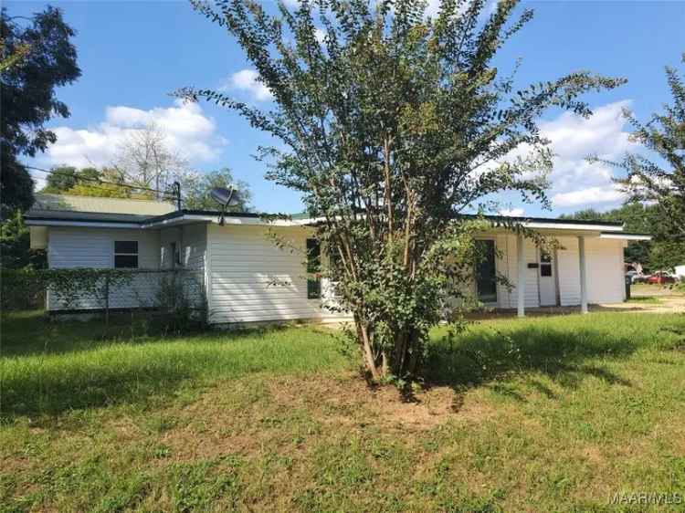 Single-family house For Sale in Enterprise, Alabama