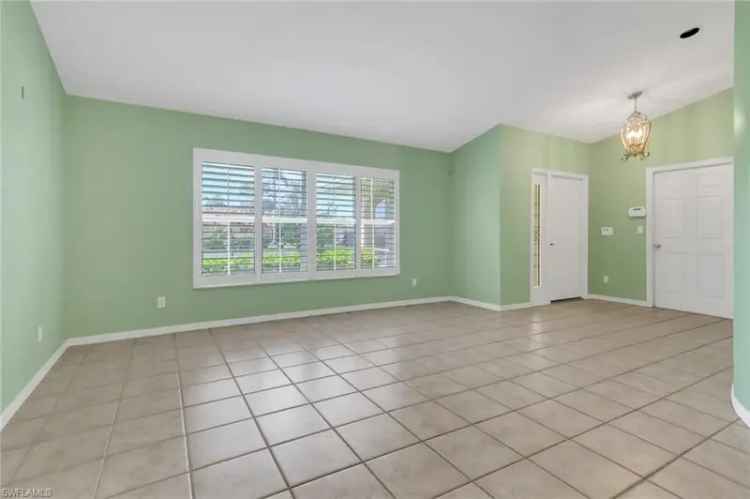 Single-family house For Sale in 1030, Moon Lake Drive, East Naples, Florida