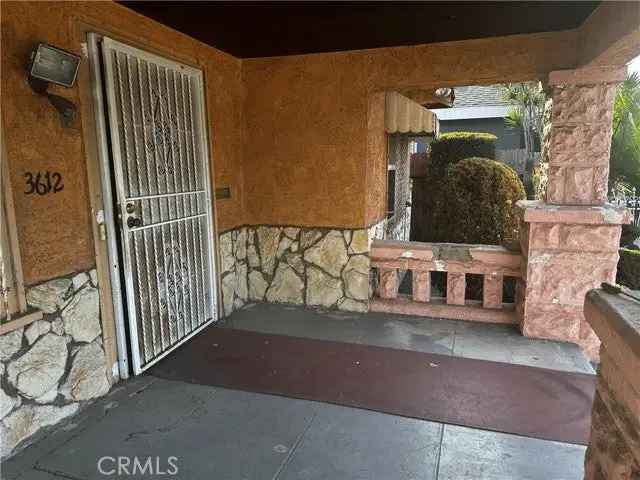 Single-family house For Sale in 3612, South Gramercy Place, Los Angeles, California