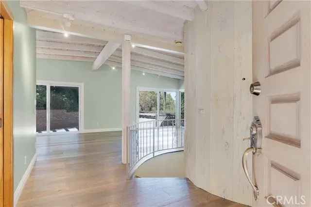 Single-family house For Sale in 11441, Decente Drive, Los Angeles, California