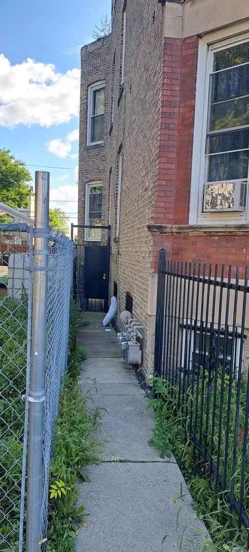 Multi-family house For Sale in 1557, South Homan Avenue, Chicago, Illinois