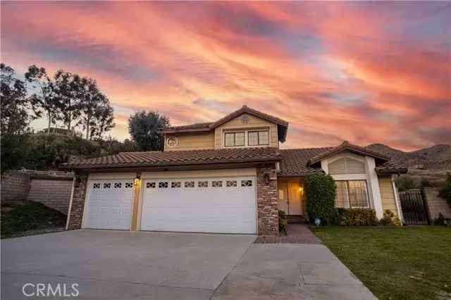 Single-family house For Sale in 17417, Tuscan Drive, Los Angeles, California