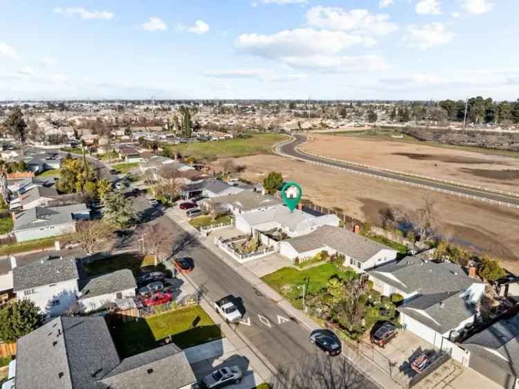 Single-family house For Sale in 7555, 32nd Street, Sacramento, California