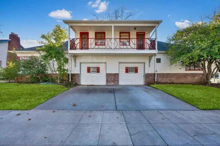 Multi-family house For Sale in 2801, 21st Street, Sacramento, California