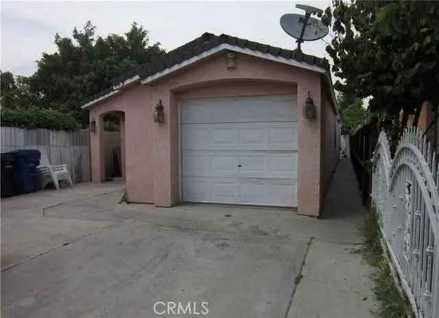 Single-family house For Sale in 143, East 75th Street, Los Angeles, California