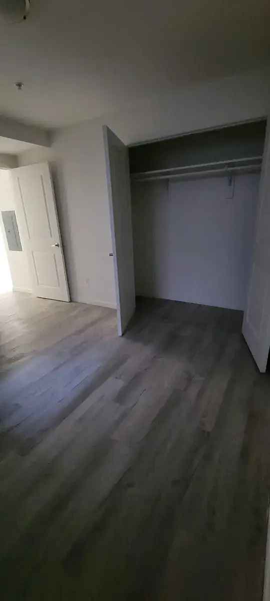 2-Bedroom Apartment for Rent - Renovated with Washer Dryer