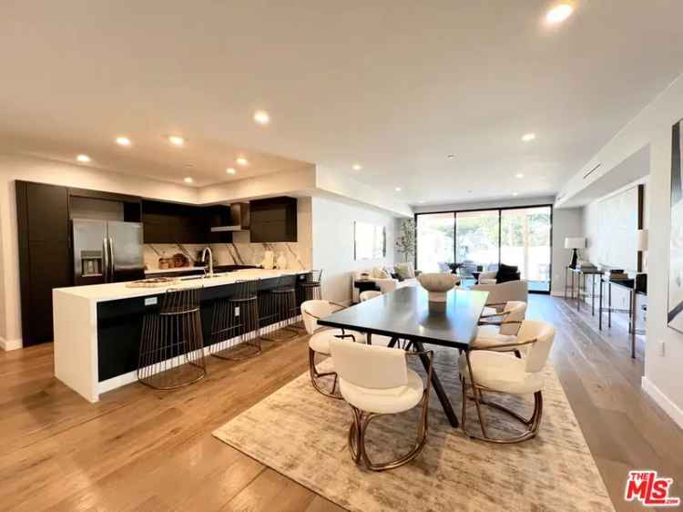 Condo For Sale in 1017, North Croft Avenue, Los Angeles, California