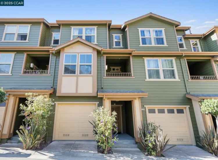 Condo For Sale in 6071, Old Quarry Loop, Oakland, California