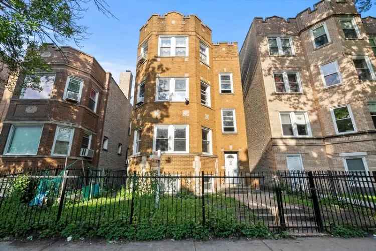 Multi-family house For Sale in 6325, North Artesian Avenue, Chicago, Illinois