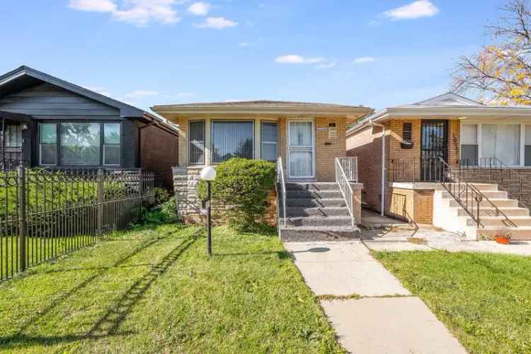 Single-family house For Sale in 10034, South Princeton Avenue, Chicago, Illinois