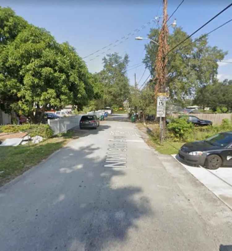 Single-family house For Sale in 8016, Northwest 9th Avenue, Hialeah, Florida