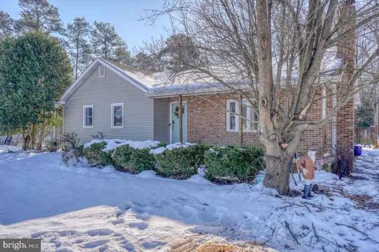 Single-family house For Sale in Harrington, Delaware