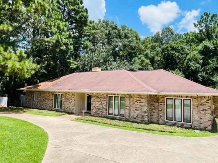 Single-family house For Sale in Mobile, Alabama