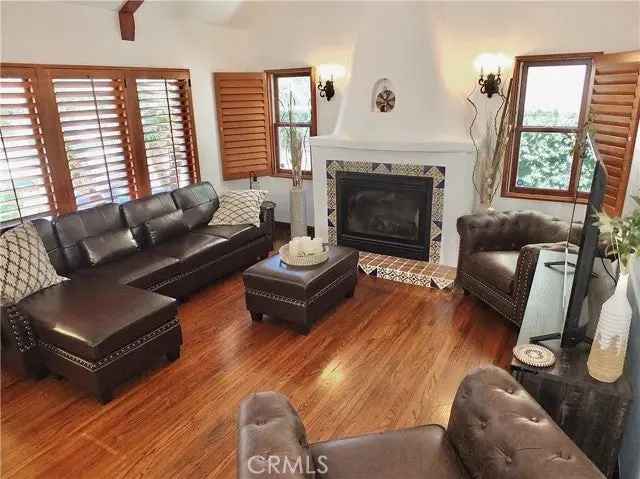 Single-family house For Sale in Long Beach, California