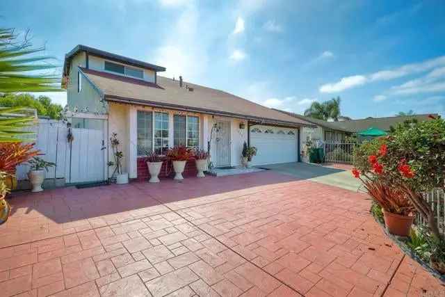 Single-family house For Sale in 1965, Galvez Court, San Diego, California