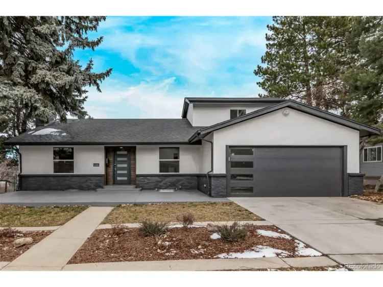 Single-family house For Sale in 8803, East Davies Avenue, Centennial, Colorado