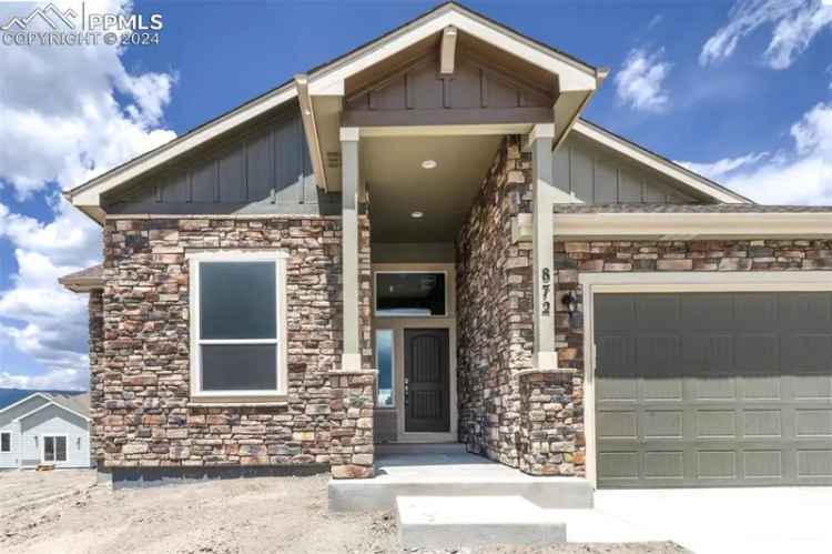 Single-family house For Sale in Monument, Colorado