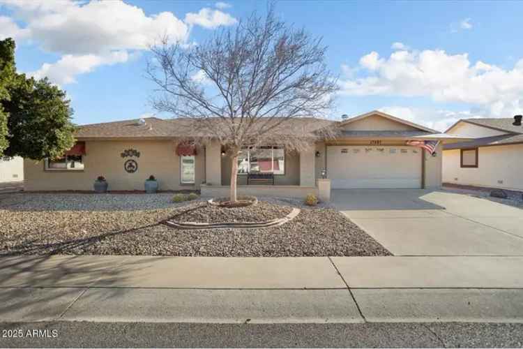 Single-family house For Sale in 17607, North Foothills Drive, Sun City, Arizona