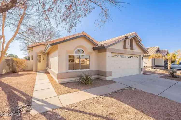 Single-family house For Sale in 72, South Willow Creek Street, Chandler, Arizona