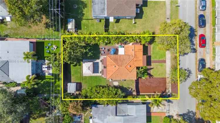 Single-family house For Sale in 5822, Southwest 41st Street, South Miami, Florida