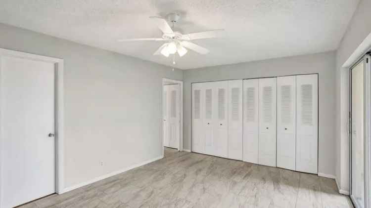 Condo For Sale in 118, Sheffield East, Florida