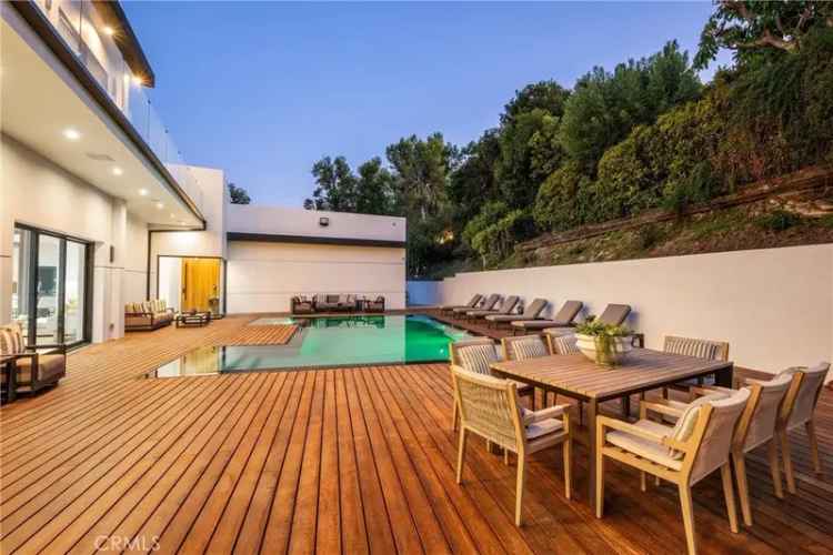 Single-family house For Sale in 4817, Brewster Drive, Los Angeles, California