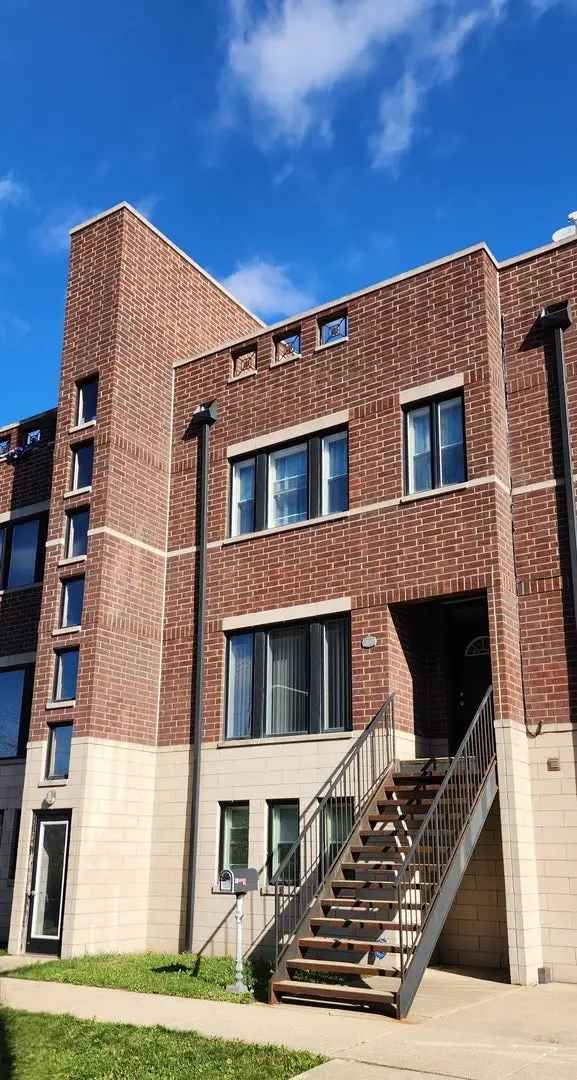 House For Sale in 2847, South Pitney Court, Chicago, Illinois