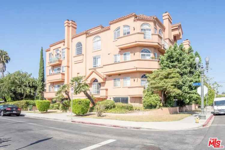 Condo For Sale in Los Angeles, California