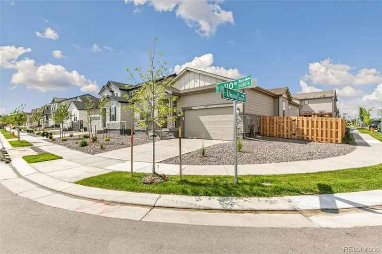 Single-family house For Sale in Commerce City, Colorado