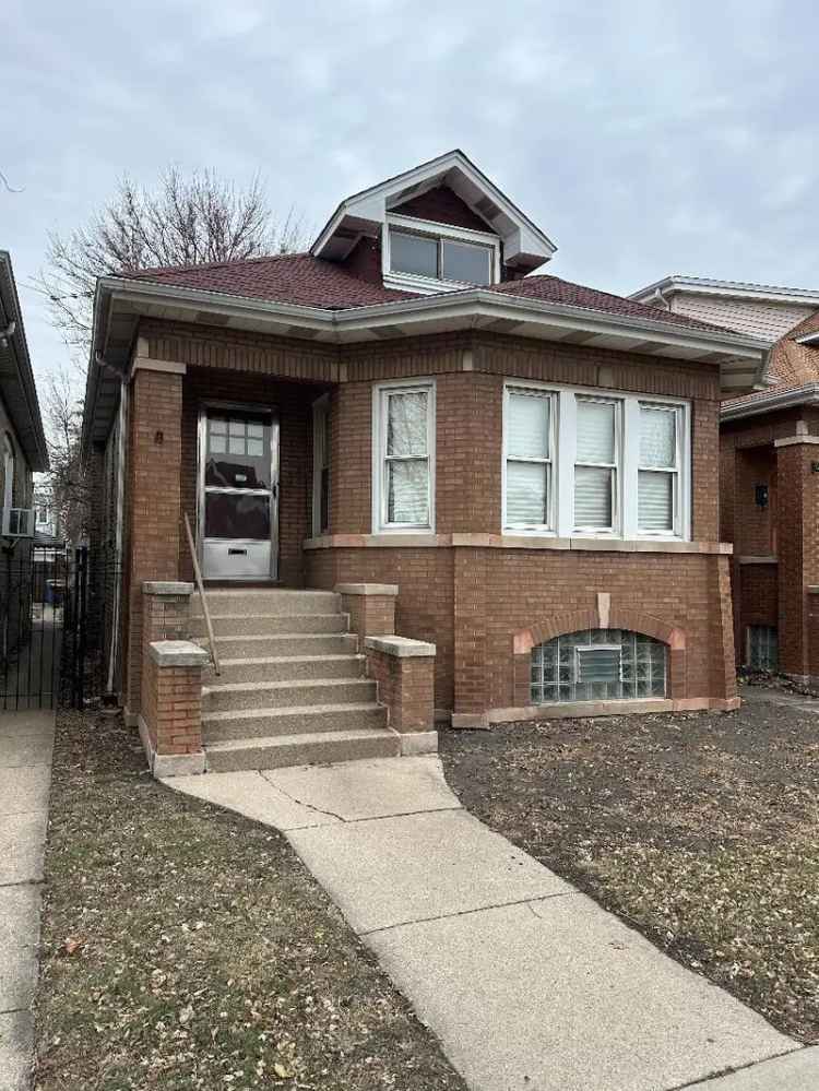 Single-family house For Sale in 5536, West Melrose Street, Chicago, Illinois