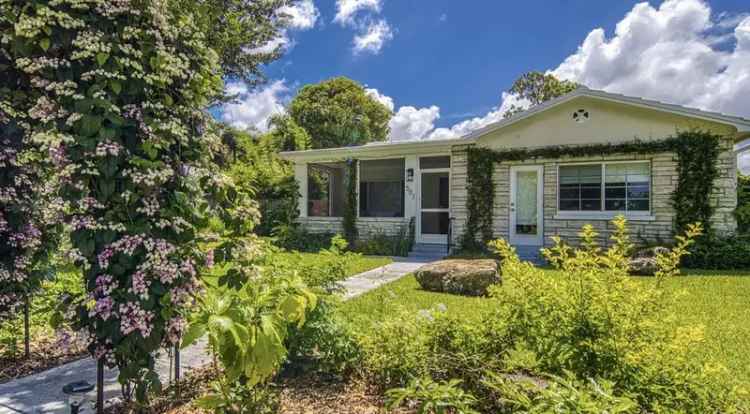 Single-family house For Sale in Lake Worth Beach, Florida