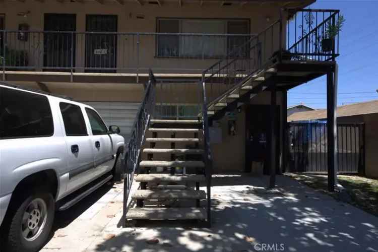 Multi-family house For Sale in 1921, East Washington Street, Long Beach, California