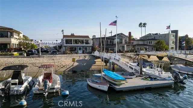 Single-family house For Sale in 911,911 1/2, North Bay Front, Newport Beach, California